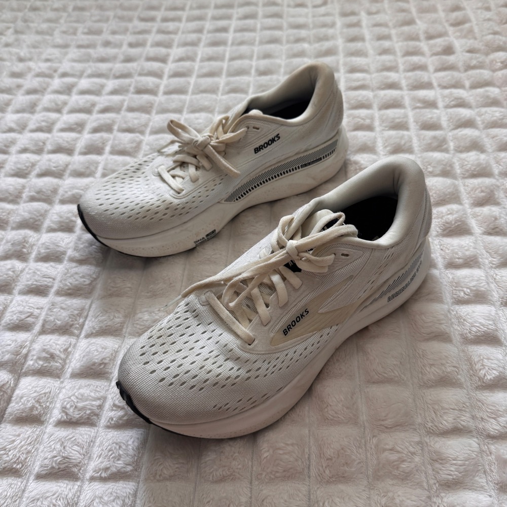 Brooks Women's Adrenaline GTS 24 White/Light Cream Athletic Running Shoes
